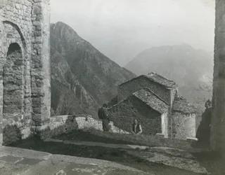 Abadia de San Pietro al Monte, Civate, Lombardia, Itália, fotografia de Ugo Monneret de Villard, cerca de 1910