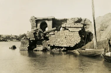 Banho de Cleópatra, ilha de Elefantina, Egito, fotografia de Ugo Monneret de Villard