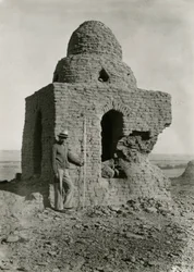 Grande Túmulo, necrópole, Qasr Ibrim, Egito, fotografia de Ugo Monneret de Villard