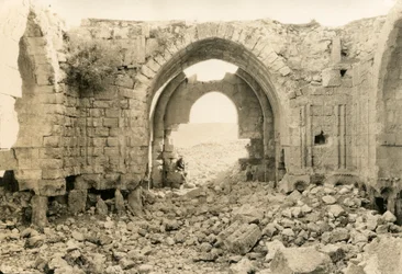 Interior da Basílica Bizantina, Amã, Jordânia, fotografia de Ugo Monneret de Villard, cerca de 1920