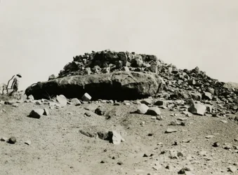 Ruínas na região de Goz Regeb, Sudão, fotografia de Ugo Monneret de Villard, ca. 1925