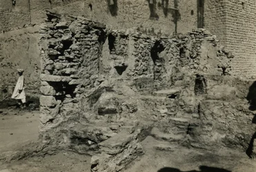 Ruínas da igreja no Mosteiro de São Simeão, Assuão, Egito, fotografia de Ugo Monneret de Villard