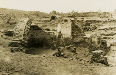 Edifício trilobado, al-Fustat, Egito, fotografia de Ugo Monneret de Villard
