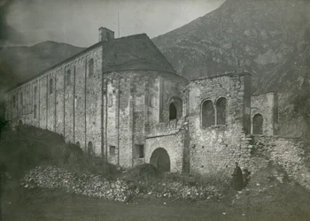 Vista da Abadia de San Pietro al Monte, Civate, Lombardia, Itália, fotografia de Ugo Monneret de Villard, cerca de 1910