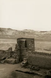 Torre ocidental do Mosteiro de São Simeão, Assuão, Egito, fotografia de Ugo Monneret de Villard