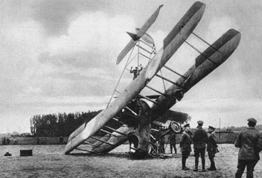 Um biplano britânico Vickers Vimy, caiu a sudoeste de Lille, França, Primeira Guerra Mundial, 1917