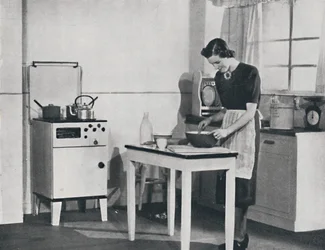Uma cozinha britânica equipada com um fogão a gás, 1942.