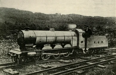 Uma locomotiva do theRavenglass e da estrada de ferro de Eskdale, c1930.