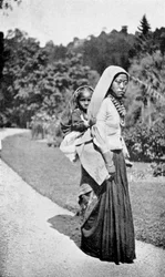Uma mulher nepalesa com seu filho, c1910