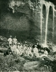 Uma festa de piquenique em Maracas Falls, Trinidad, com Sir A. Moloney e Party, 1902.