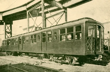 Um carro de aço, o metrô de Nova York e as ferrovias elétricas elevadas, 1930.