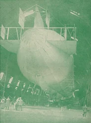 Um Zeppelin em casa, c1917 1919