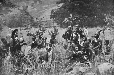 Músico e público zulu, 1912