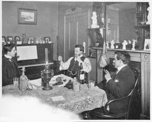 Quartos de solteiros em uma hospedaria no templo, Londres, c1903 1903