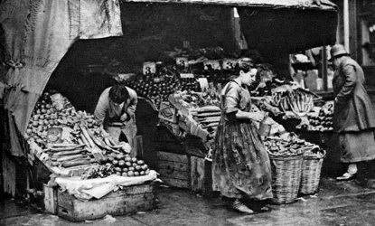 Um verdureiro da Commercial Road, Londres, 1926-1927