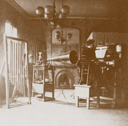 Uma pianista no primeiro estúdio de Emil Berliner em Londres, Cockburn Hotel, 1898