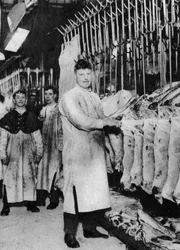 Um carregador de carne, Smithfield Market, Londres, 1926-1927