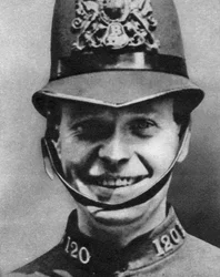Um policial, Londres, 1926-1927