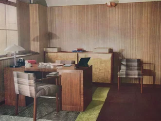 Escritório particular projetado e executado por Gordon Russell Ltd., Broadway Worcs e Londres, 1935