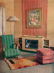 Uma sala de estar com uma pintura de JD Fergusson acima do fogo, 1935