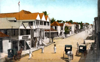 Uma rua em St.Johns, Antígua, c1900s