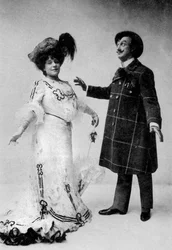 Ada Blanche e JR Hale em uma cena de The Medal and the Maid, 1909