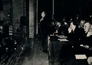 Discursando em uma Reunião Pública em Finsbury Park, 1924, 1945.