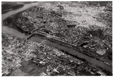 Vista aérea de Sevilha, Espanha, de um Zeppelin, 1929 1933