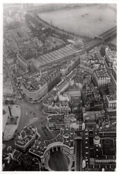 Vista aérea da Trafalgar Square, Londres, de um Zeppelin, 1931 1933
