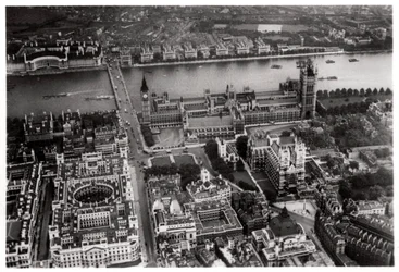 Vista aérea de Westminster, Londres, de um Zeppelin, 1931 1933