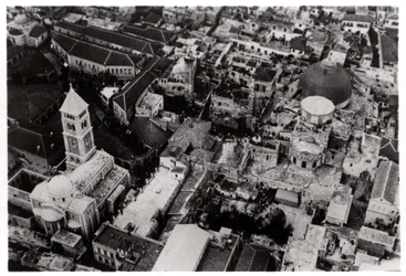 Vista aérea da Igreja do Santo Sepulcro, Jerusalém, Palestina, de um Zeppelin, 1931 1933