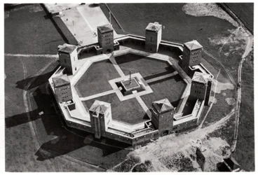 Vista aérea do Tannenberg Memorial, perto de Olsztynek, Polônia, de um Zeppelin, c1931 1933