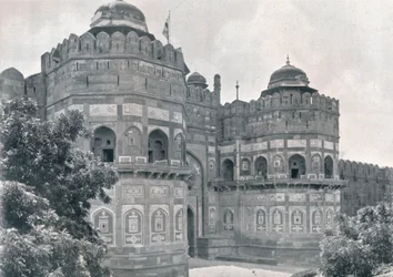 Agra. O portão de Delhi do forte, c1910.