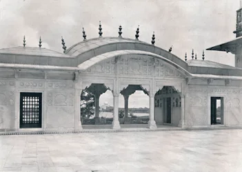 Agra. O Khas Mahal mostrando o Taj, c1910.