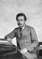 Albert Einstein 1879-1955, matemático alemão-suíço e físico teórico, 1905