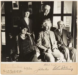 Albert e Elsa Einstein, John e Lora Baer e Arthur H. Fleming, Pasadena, 1 de janeiro de 1931, 1931.