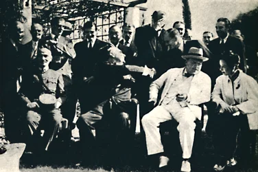 Os líderes aliados reúnem-se no Cairo, novembro de 1943, 1945.