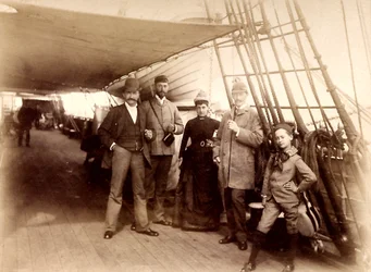 Um Bord der Fulda, mostrando D. Blottnitz, Frau Dr. Hildebrand Koch, Kirchner, e Wilh. Mallinkrodt atravessando o Atlântico a bordo do Steamer Fulda.