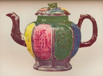 Um bule octogonal de esmalte de sal, c1770
