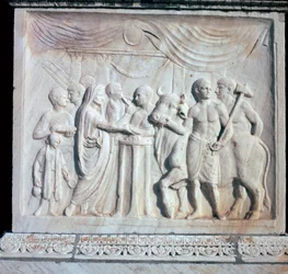 Um altar dedicado ao culto imperial romano, século I