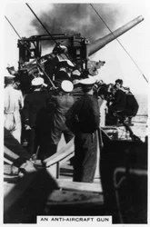 Uma arma antiaérea a bordo do HMS Nelson, 1937