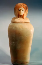 Antigo frasco canópico egípcio com tampa em forma de cabeça de mulher real, c1344-1336 aC