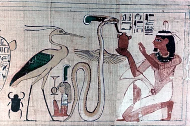 Papiro egípcio antigo da morte ajoelhado diante de uma cobra