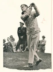 Archie Compston se aproxima: Eu não tenho utilidade para um clube sem cabines, c1935 1935.