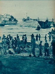 Como o sol apareceu no dia da invasão: com picareta e pá, o caminho está limpo, 1943-44