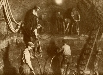No trabalho no túnel de New Mersey, c1930.