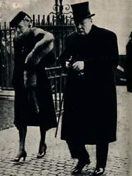 No Duke of Connaughts Funeral, janeiro de 1942, 1945.