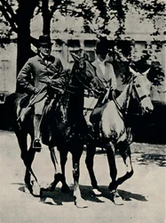 De volta à Inglaterra Novamente, 1916, 1945.