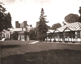 Elms do celeiro, Barnes, Surrey, 1894.