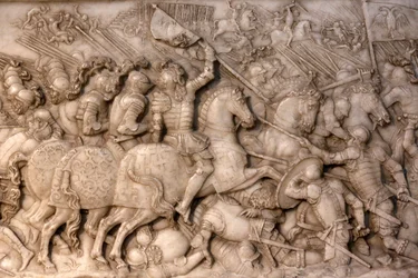 Basílica de St., Denis, Túmulo de Francisco 1 rei de França e Claude de França, o baixo relevo da Fundação, representação da batalha de Cerisoles, aqui a cavalaria francesa enfrentando as tropas Imperiais, Saint-Denis, França